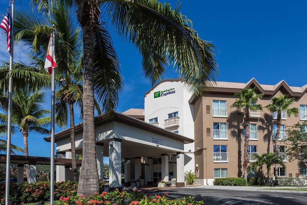 ホリデイ イン エクスプレス ネープルズ ダウンタウン 5Th アベニュー North North Naples エクステリア 写真