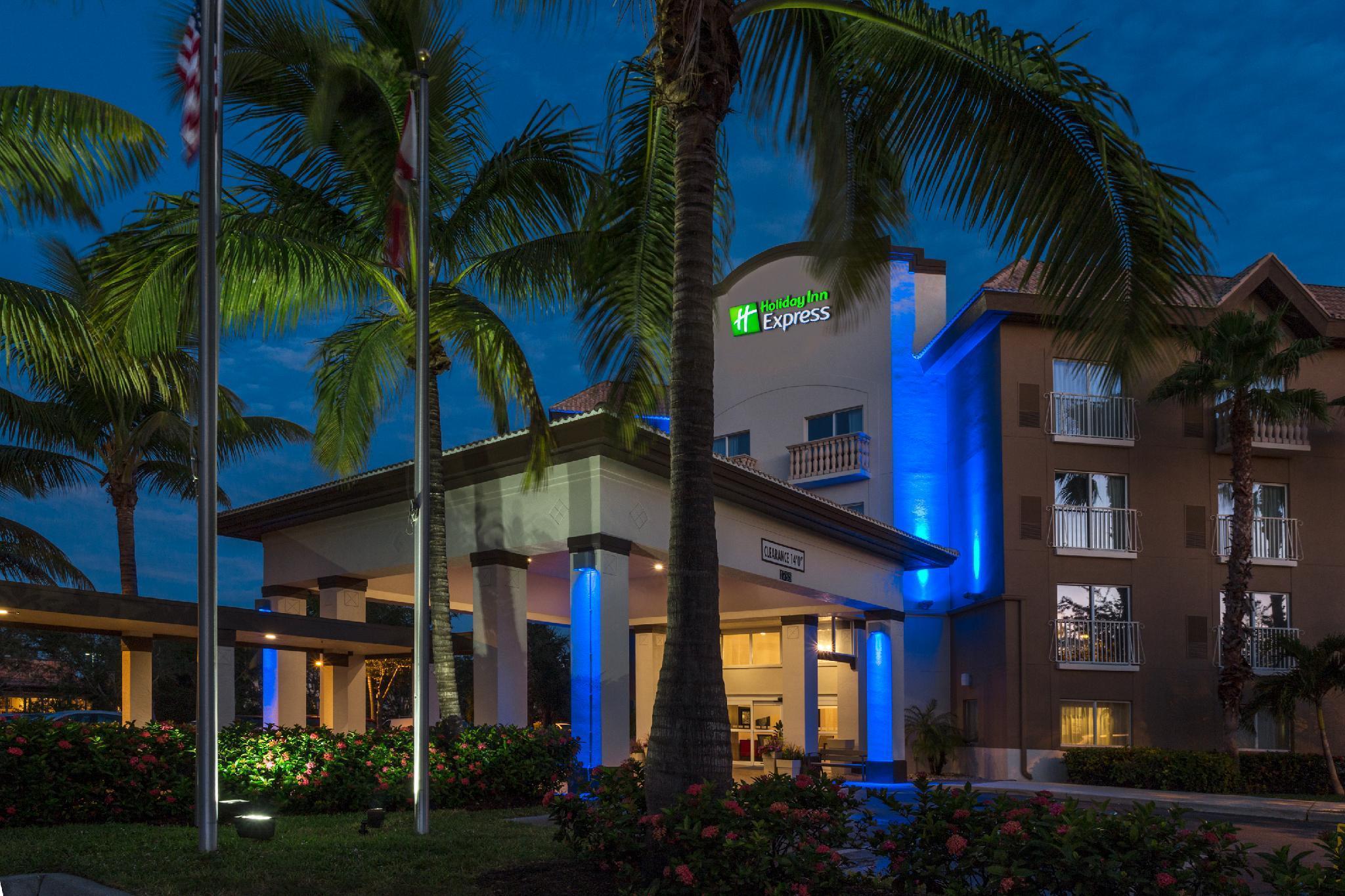 ホリデイ イン エクスプレス ネープルズ ダウンタウン 5Th アベニュー North North Naples エクステリア 写真